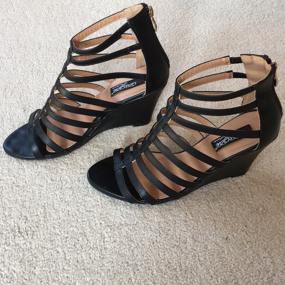 3” wedge by DbDk fashion. Black size 9.